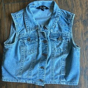 Baccini Denim Vest, flower Buttons, Size M (F21)